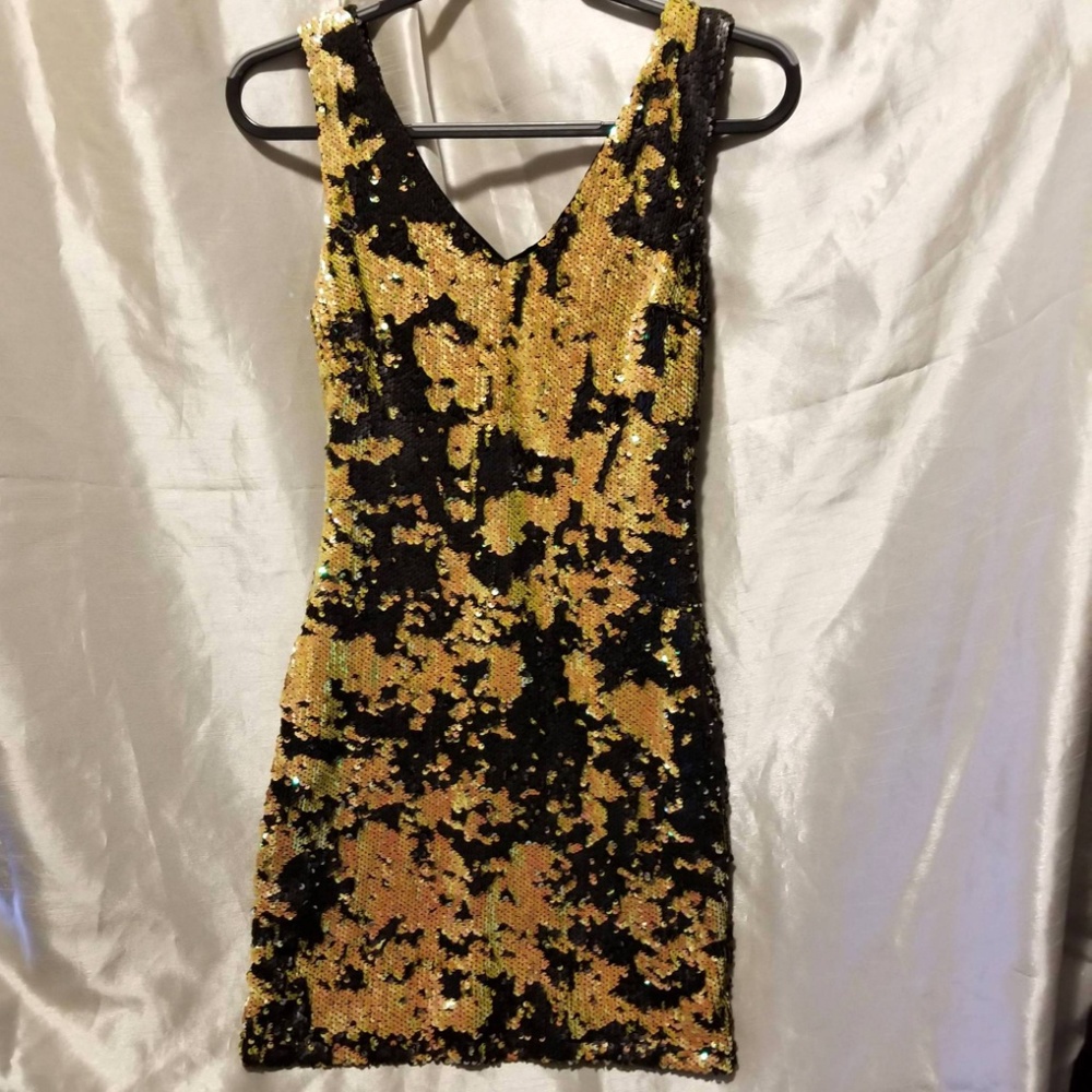 Akira Chicago Black & Gold Lined Sequin Dress sz S